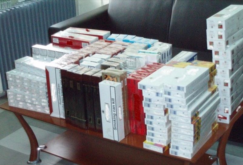 Συνελήφθη 17χρονος Πακιστανός με δεκάδες πακέτα λαθραίων τσιγάρων