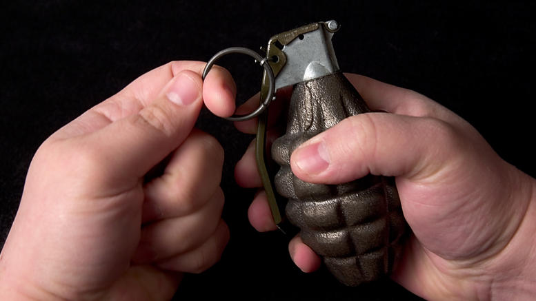 Eίχε μέχρι και...χειροβομβίδα-Συνελήφθη 55χρονος για παραβάσεις της νομοθεσίας περί όπλων 