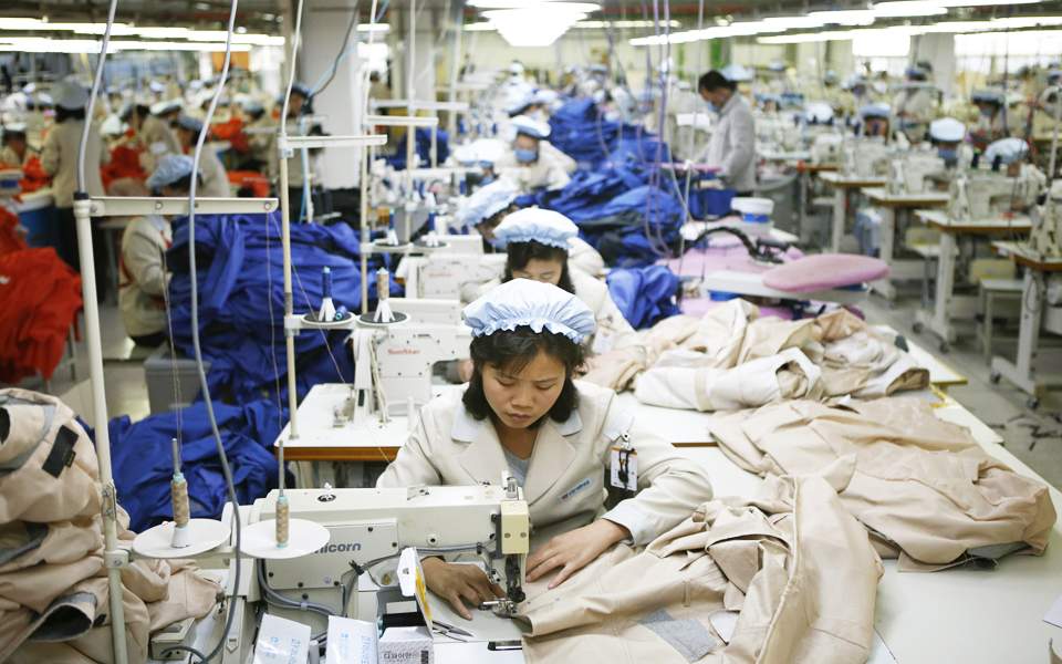 Φθηνά εργατικά χέρια βρίσκει η Κίνα στη Βόρεια Κορέα