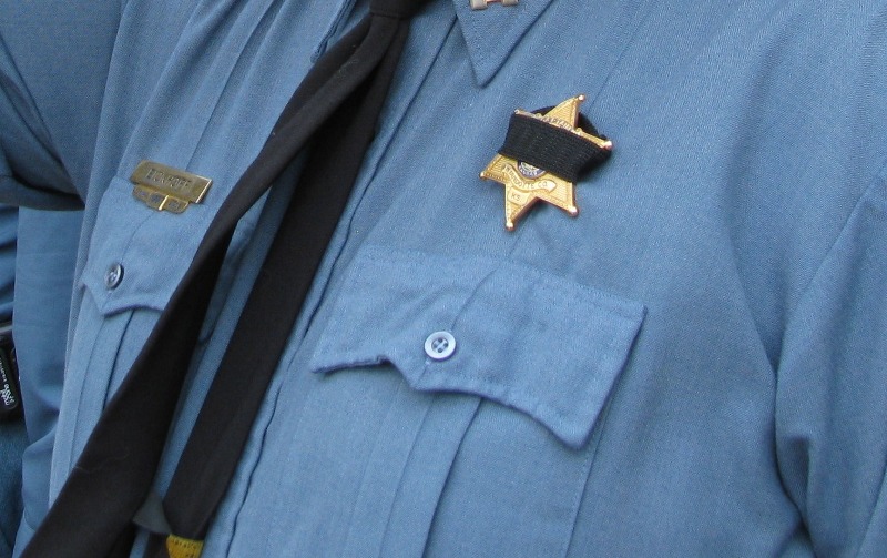 Ανέλαβε υπηρεσία ο πρώτος...σερίφης: Στην Αγία Βαρβάρα ο τοπικός αστυνομικός