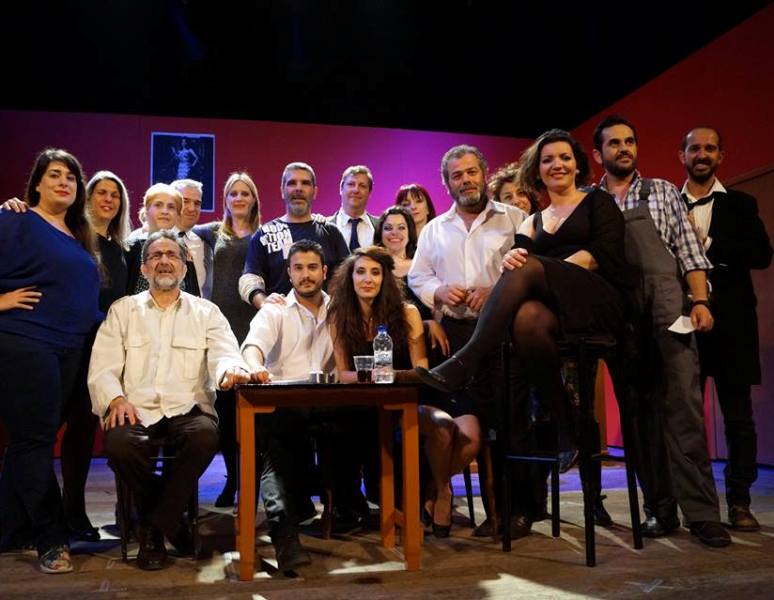 Ο Σύλλογος Φίλων Θεάτρου Χανίων παρουσιάζει τα «Κόκκινα Φανάρια» του Αλέκου Γαλανού σε Εμπρόσνερο και Βουκολιές 