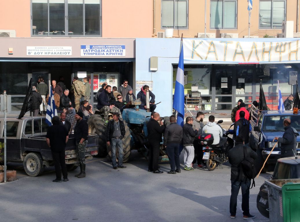 Διαμαρτυρία τη Δευτέρα έξω από τη ΔΟΥ- Ξανά στους δρόμους οι αγρότες της Κρήτης- Τι ειπώθηκε στη συνέντυξη Τύπου
