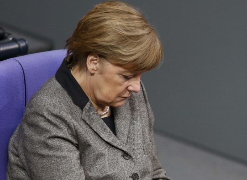 Η Μέρκελ δάκρυσε στην ενός λεπτού σιγή για την τραγωδία του Airbus 