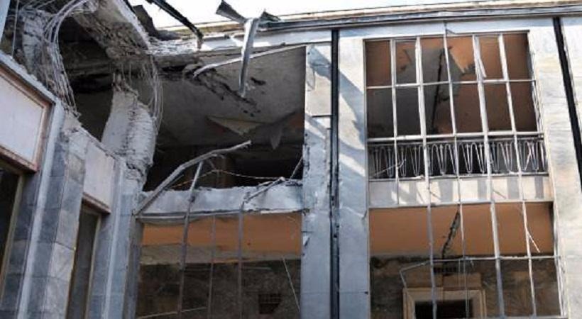 Η Liberation έλαβε από τον Ερντογάν κομάτι βομβαρδισμένου κτιρίου αντί για ευχές –Τι του απάντησε