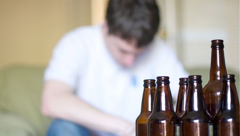 Νέα κρούσματα αλκοόλ - Ανήλικοι σε κίνδυνο