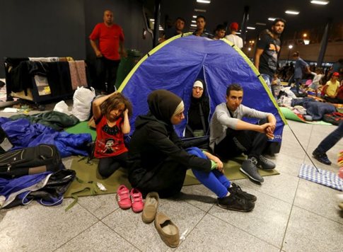 Γερμανία: Αναμένει 800.000 πρόσφυγες και μετανάστες έως το τέλος του έτους 