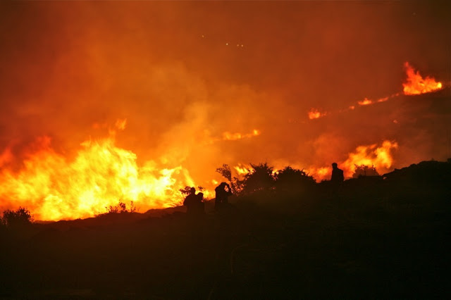 Σελάκανο: «Δεν υπάρχει ενεργό μέτωπο φωτιάς αλλά κάπνα σε πολλά σημεία»- Κινδύνεψαν και πυροσβέστες 