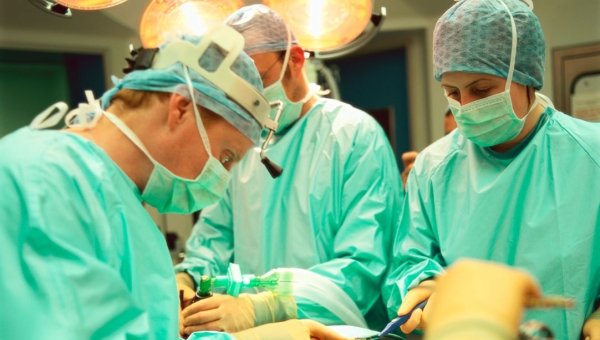 Αναβάλλονται τα χειρουργεία λόγω αδειών και ελλείψεων- Στο «κόκκινο» η Υγεία στην Κρήτη