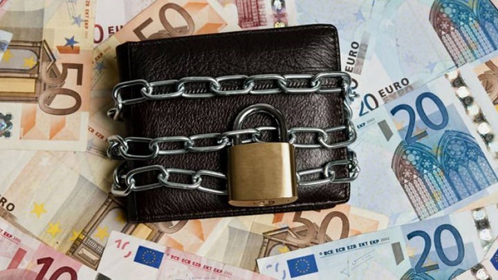 «Παράνομες και καταχρηστικές οι κατασχέσεις σε μισθούς και συντάξεις, κατω των 1250 ευρώ, από τις τράπεζες» 