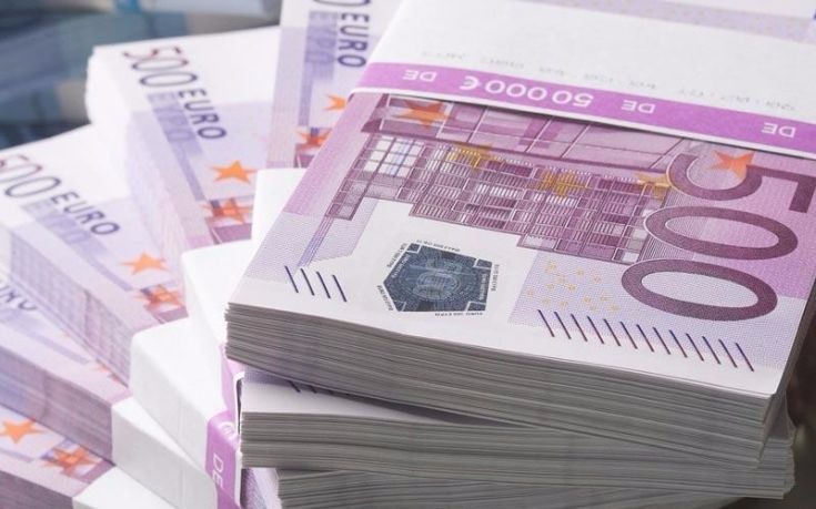 Πλεόνασμα 2,7 δισ. ευρώ στο τετράμηνο με μειωμένες δαπάνες