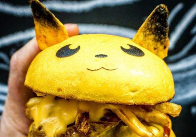 Κυνηγώντας Pokemon… burgers! (pics)