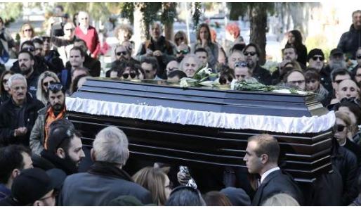 Συγκίνηση στην κηδεία του Τζίμη Πανούση -Καλλιτέχνες και πολιτικοί είπαν το τελευταίο αντίο (vid)
