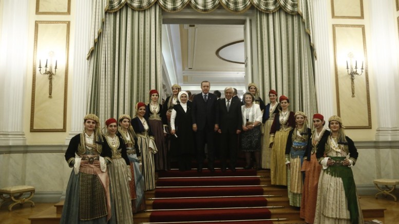 Η «άκαιρη», χωρίς λόγο επίσκεψη του Ερντογάν στην Ευρώπη και η προσευχή στο «Κιρ Μαχαλέ» 
