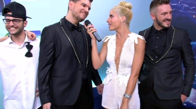 Ίαν Στρατής: Kατέβασε και αυτός το παντελόνι του στον «αέρα» του X Factor (video)