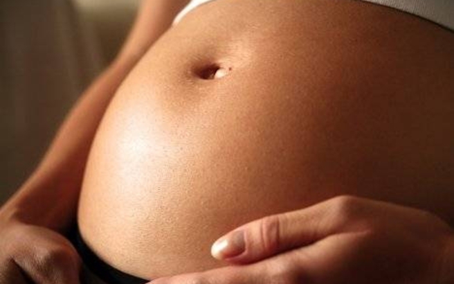 Το κάπνισμα στην εγκυμοσύνη μπορεί να προκαλέσει προβλήματα ακοής στα παιδιά