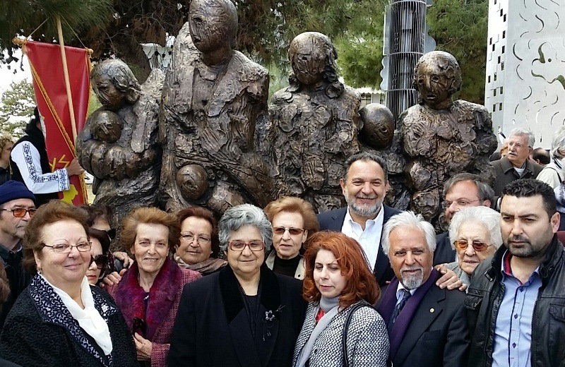 Έντονη συγκίνηση στα αποκαλυπτήρια του Μνημείου Μικρασιατικού Ελληνισμού στο Ηράκλειο (pics)