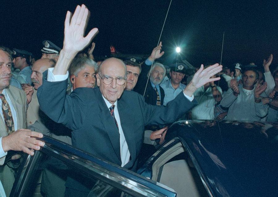 21 χρόνια χωρίς τον Ανδρέα Παπανδρέου- Η μέρα που η Ελλάδα αποχαιρετησε το μεγάλο ηγέτη  (pics+vids) 