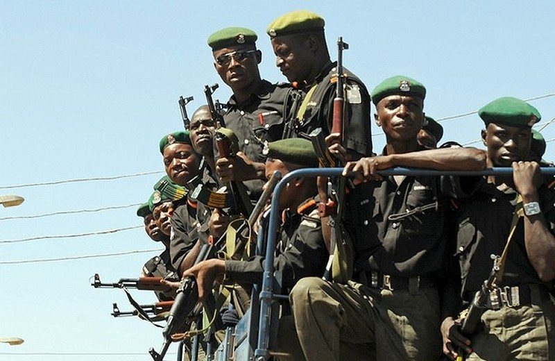 Ένοπλοι απήγαγαν τουλάχιστον 100 μαθήτριες στη Νιγηρία