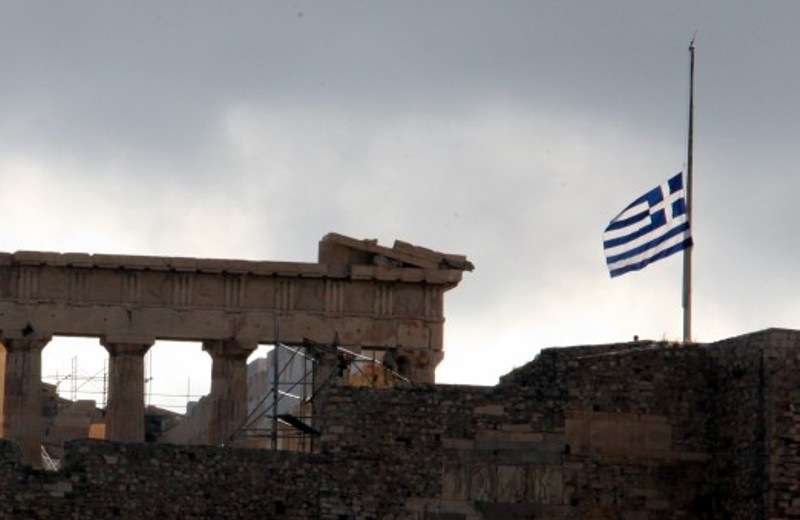 Μεσίστια κυματίζει η ελληνική σημαία σήμερα