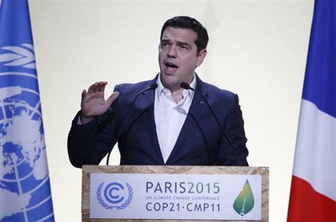 «Είμαστε εδώ για να λάβουμε αποφάσεις, δεσμευτικές για όλους μας» επισήμανε από το Παρίσι ο Έλληνας πρωθυπουργός