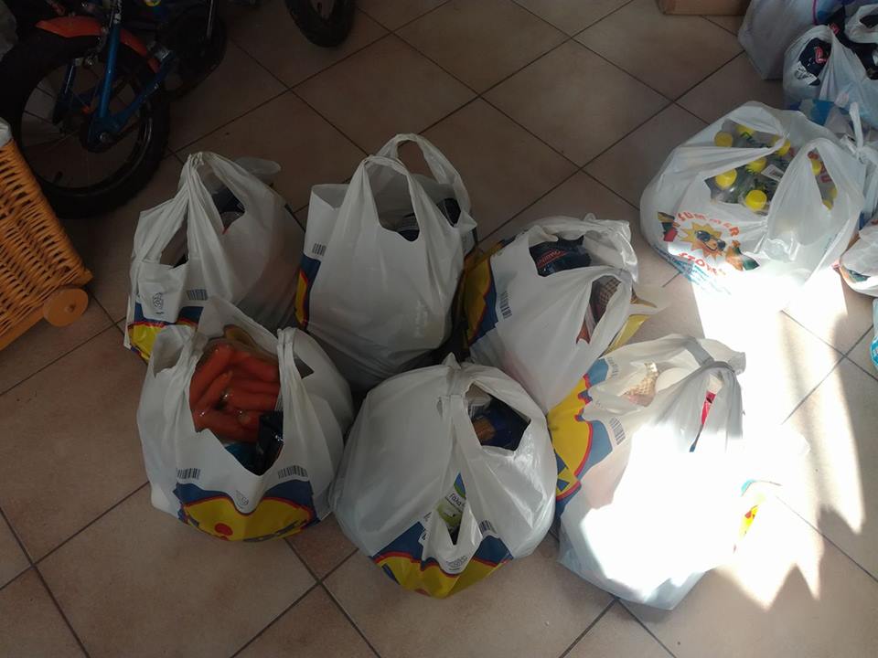 Είπαν τα κάλαντα και αγόρασαν τρόφιμα για την «Κίτρινη Αποστολή» και τις οικογένειες που έχουν ανάγκη