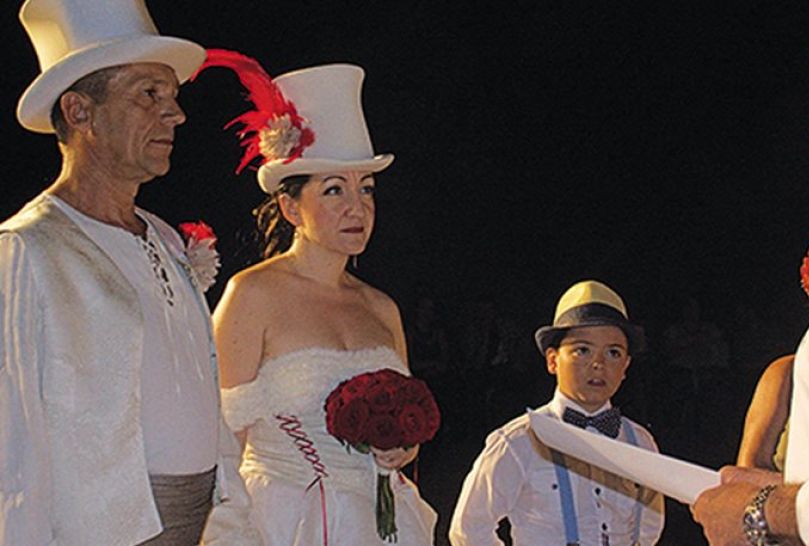 Πρωτότυπος γάμος στη Χαλκίδα: Παντρεύτηκαν στην σκηνή, κατά την διάρκεια θεατρικής παράστασης