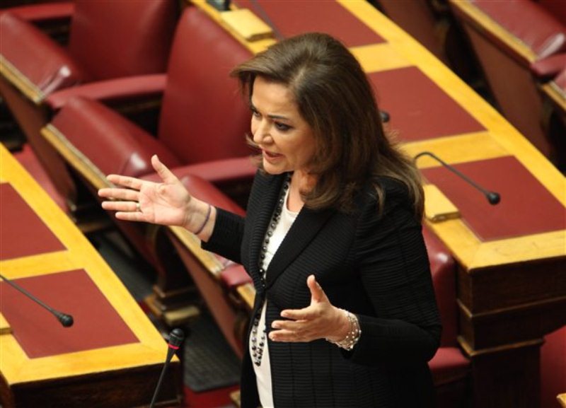 Ντόρα προς κοινοβουλευτική εκπρόσωπο του ΣΥΡΙΖΑ: «Σιωπή εσείς κυρία μου»