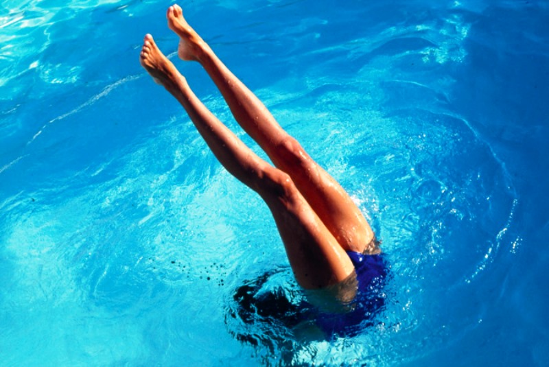 Οι κίνδυνοι για την υγεία από το μπάνιο στην πισίνα
