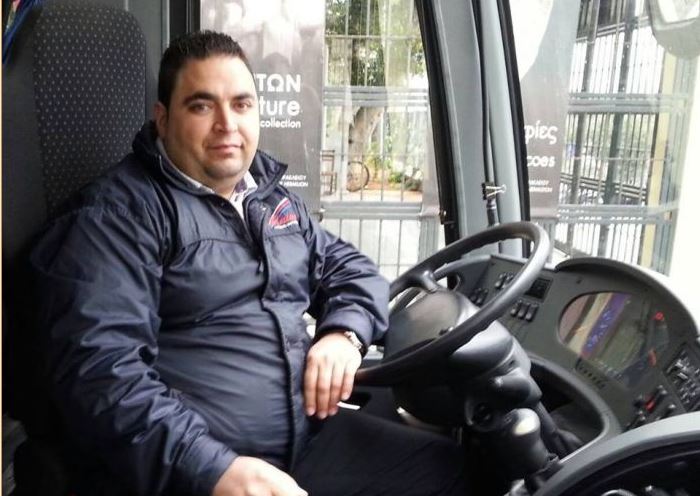Ο Λευτέρης Νταγιαντάς, οδηγός λεωφορείου βρήκε και παρέδωσε πορτοφόλι με 1000 ευρώ! 