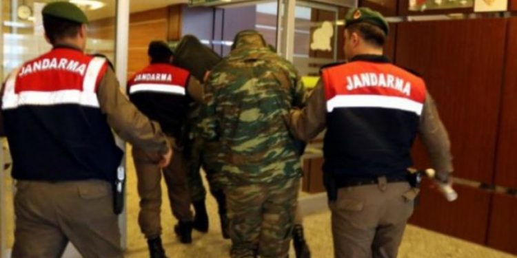 13 ημέρες στη φυλακή οι στρατιωτικοί: Ποια κατηγορία ετοιμάζουν τώρα οι Τούρκοι