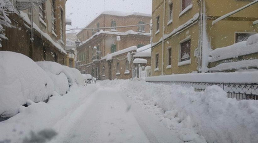 Σε κατάσταση έκτακτης ανάγκης η Ιταλία: 300.000 κάτοικοι χωρίς ρεύμα, λόγω χιονιά