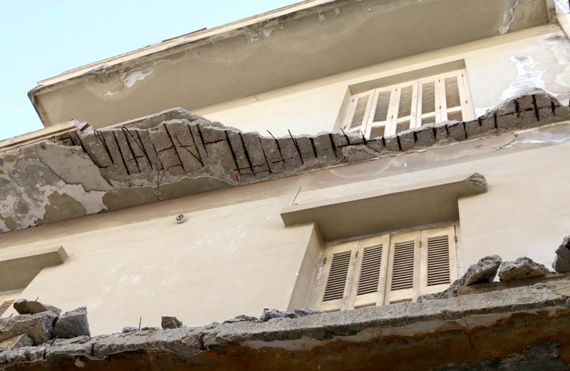 Αυτό είναι το μπαλκόνι που έπεσε στην οδό Ευαγγελιστρίας στο Ηρακλειο (pics)