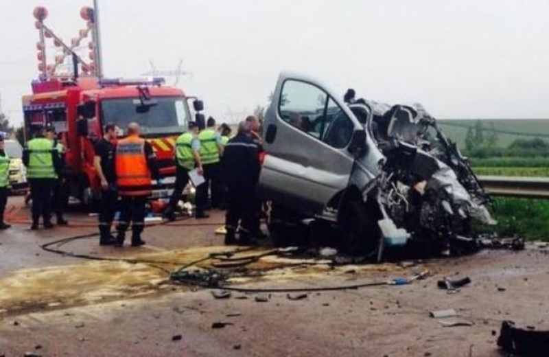 Τουλάχιστον 6 νεκροί σε τροχαίο με φορτηγού και μικρό λεωφορείο στη Γαλλία