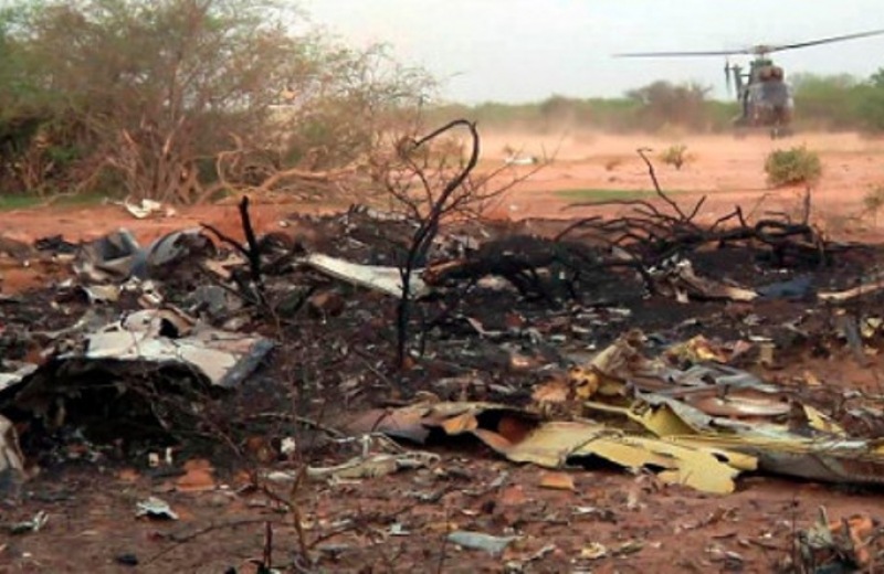 Εικόνες και βίντεο από τα συντρίμμια της πτήσης της Air Algerie που έπεσε στο Μάλι 