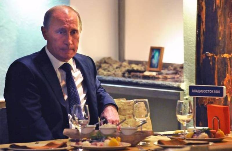 Απίστευτο: Ο Πούτιν προσέλαβε άνθρωπο να δοκιμάζει τα φαγητά του!