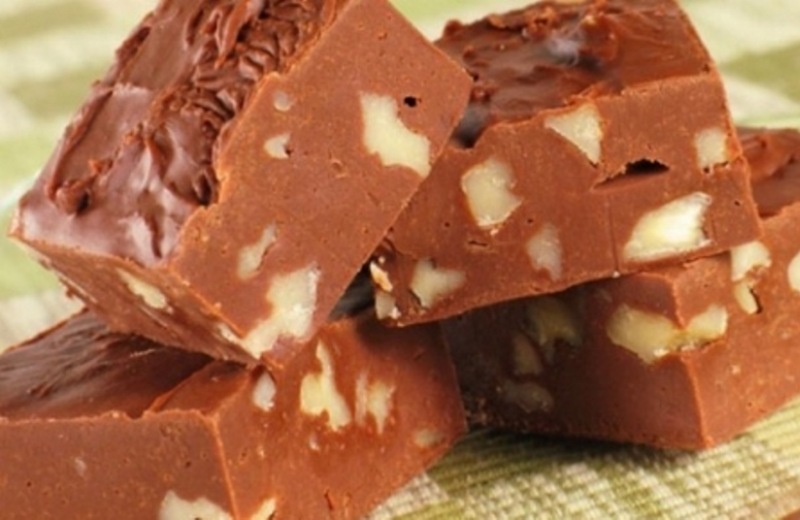 Σοκολατένιο δροσερό γλυκό  με 3 υλικά σε 3 κινήσεις 
