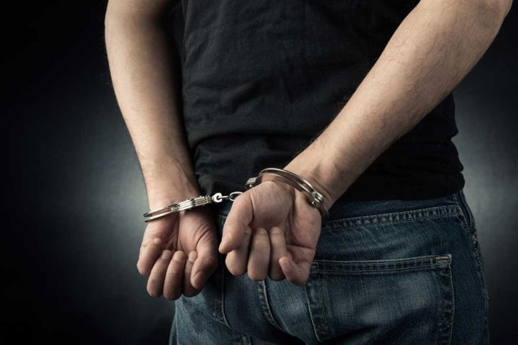 Συνελήφθη 35χρονοςγια καλλιέργεια κάνναβης και για παραβάσεις της Νομοθεσίας περί όπλων στο Ηράκλειο