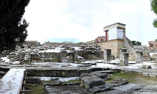 Στα «λευκά» ντύθηκε η Κνωσός- Χιόνια στους αρχαιολογικούς χώρους της Κρήτης (pics)