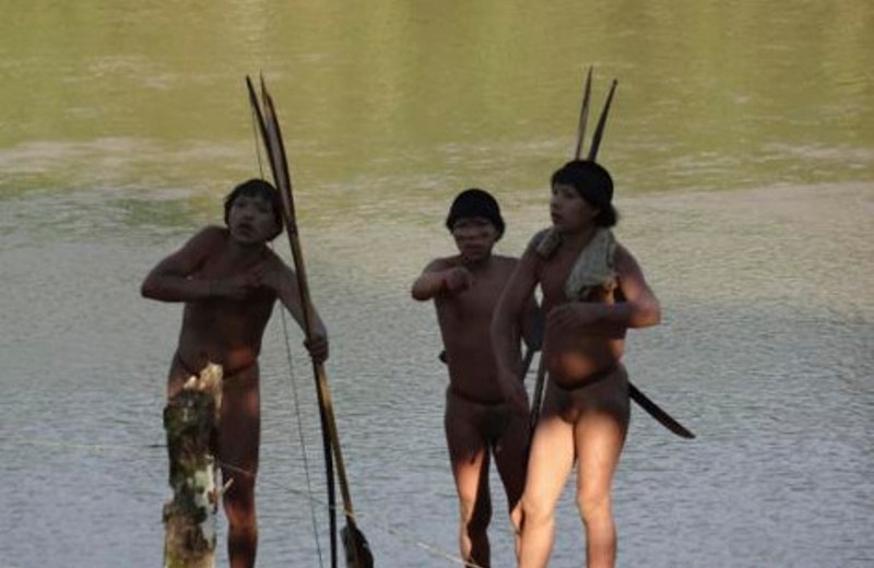 Αγνωστη φυλή εμφανίστηκε ξαφνικά στις όχθες του Αμαζονίου στη Βραζιλία (pics+vid)