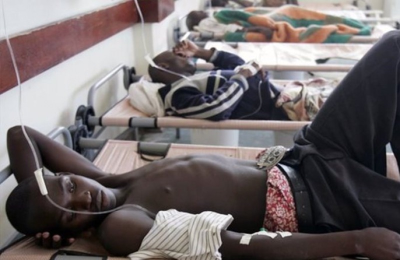 Ένοπλη επίθεση σε κλινική για τον Έμπολα - Το έσκασαν 29 ασθενείς