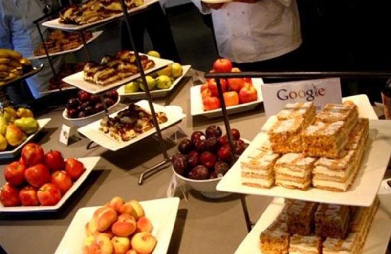 Google: Πόσα δίνει για να ταΐζει το προσωπικό της