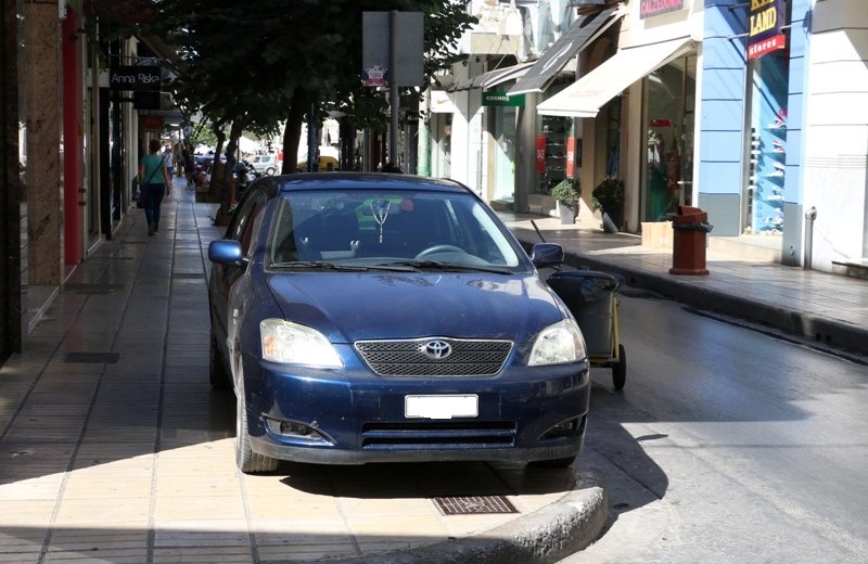 Η "οδική κουλτούρα" κρατά τα ηνία στο Ηράκλειο - Φροντίζουν οι ασυνείδητοι οδηγοί (pics)