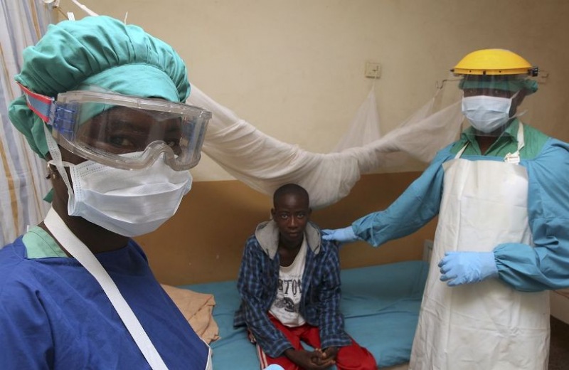 Ν. Αφρική: Κλείνει τα σύνορα σε ταξιδιώτες «υψηλού κινδύνου» λόγω Έμπολα