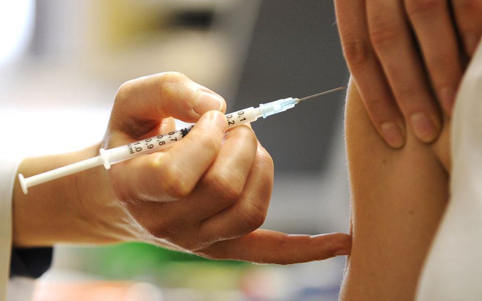 «Ανεπάρκεια σε αντιγριπικά εμβόλια και σε φάρμακα για σοβαρές παθήσεις» 
