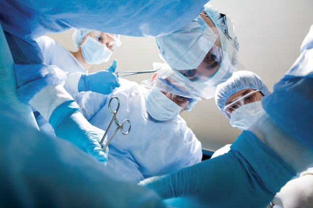 Κρήτη: Πρωτοποριακές χειρουργικές επεμβάσεις στο Ναυτικό νοσοκομείο 