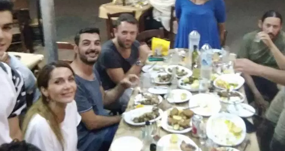 Διακοπές στην Κρήτη για τη Δέσποινα Βανδή, δοκιμάζοντας την κρητική κουζίνα! 