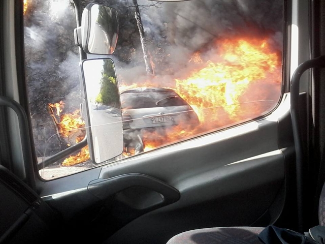 Κρήτη: Ολοσχερώς κάηκε παρκαρισμένο αυτοκίνητο (φωτο)