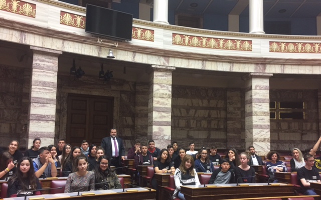O Β.Κεγκέρογλου καλωσόρισε στη Βουλή τους μαθητές, τις μαθήτριες και τους καθηγητές του 5ου Γυμνασίου 