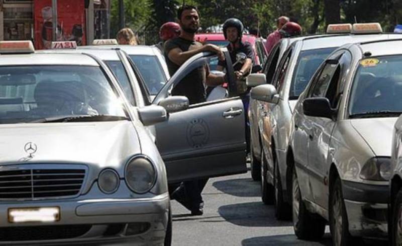 Στον Εισαγγελέα οδηγήθηκαν οι τρεις θερμόαιμοι Σέρβοι που επιτέθηκαν σε ταξιτζή στη Χερσόνησο 