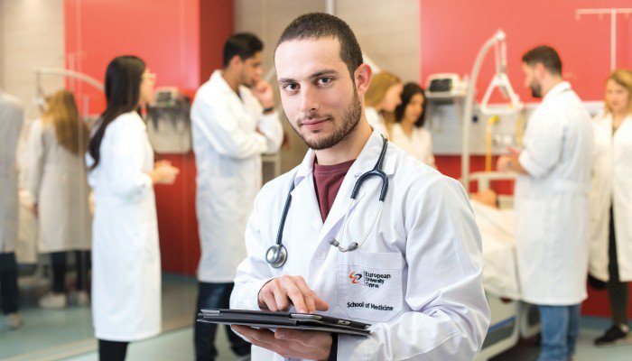 Σπουδές υψηλού επιπέδου στην Ιατρική σχολή που δημιουργεί τους γιατρούς της νέας γενιάς